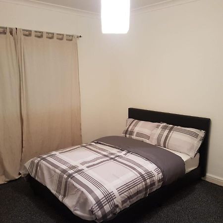 Budget House In Gants Hill Bed & Breakfast Ilford Exterior foto