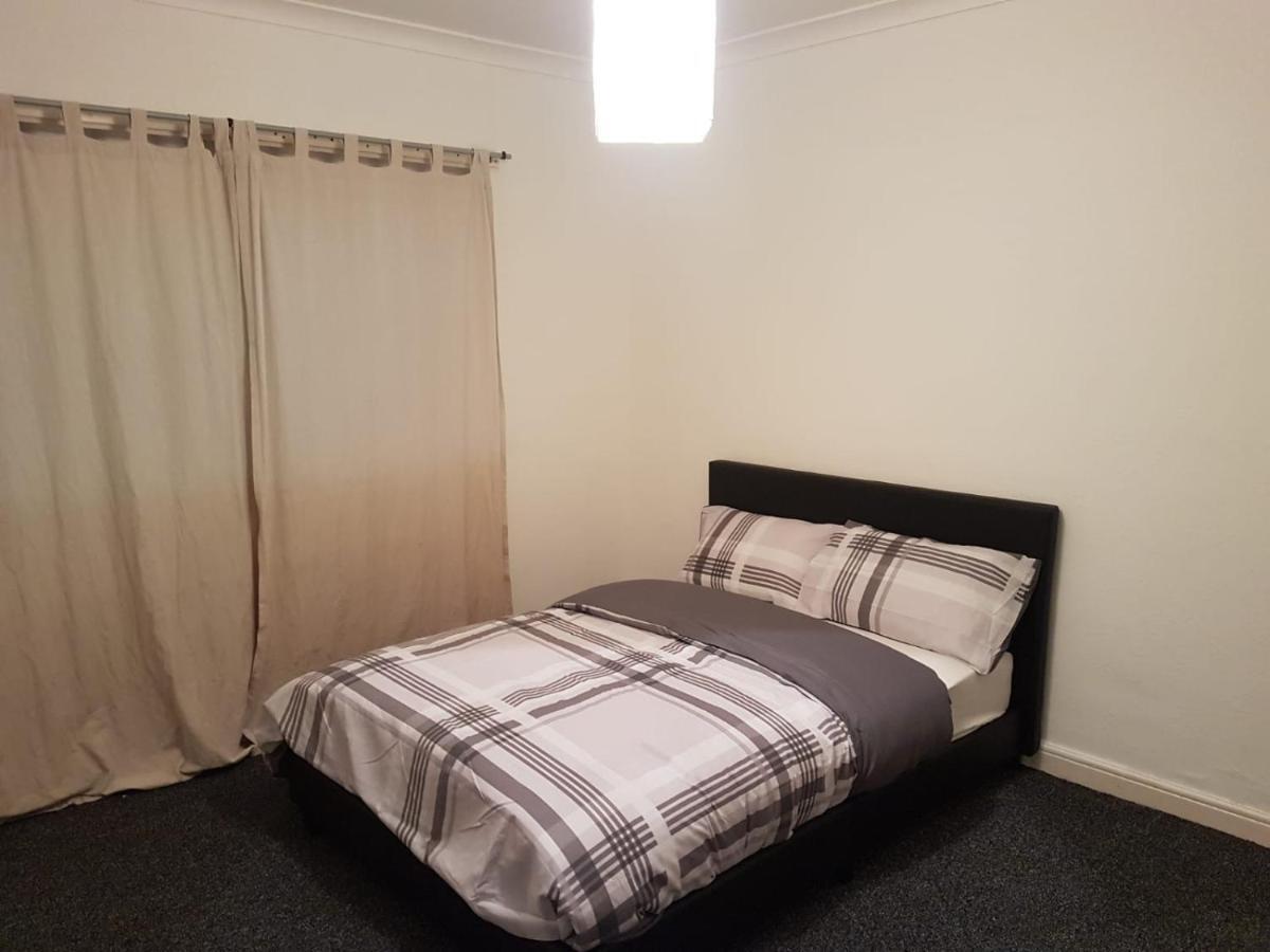 Budget House In Gants Hill Bed & Breakfast Ilford Exterior foto
