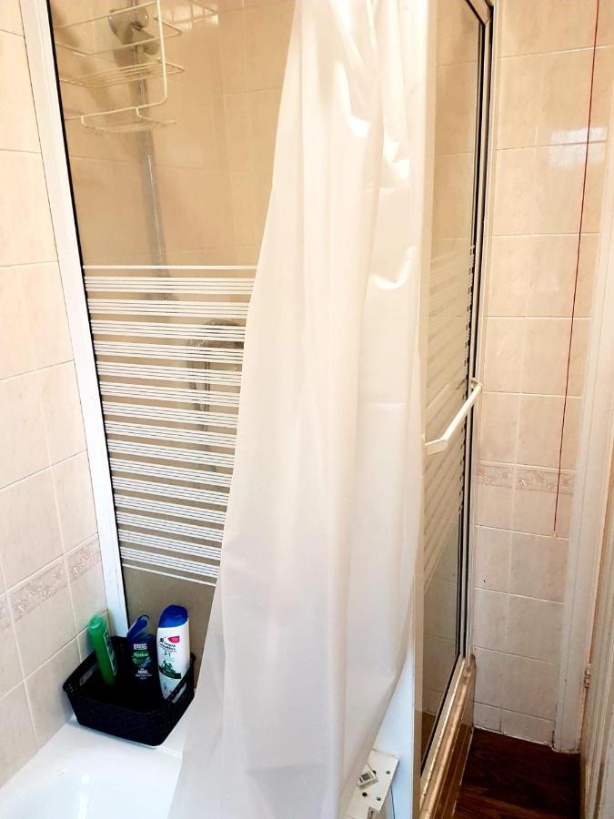 Budget House In Gants Hill Bed & Breakfast Ilford Exterior foto
