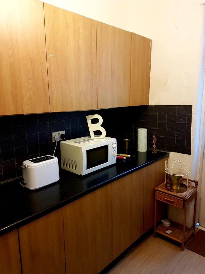 Budget House In Gants Hill Bed & Breakfast Ilford Exterior foto