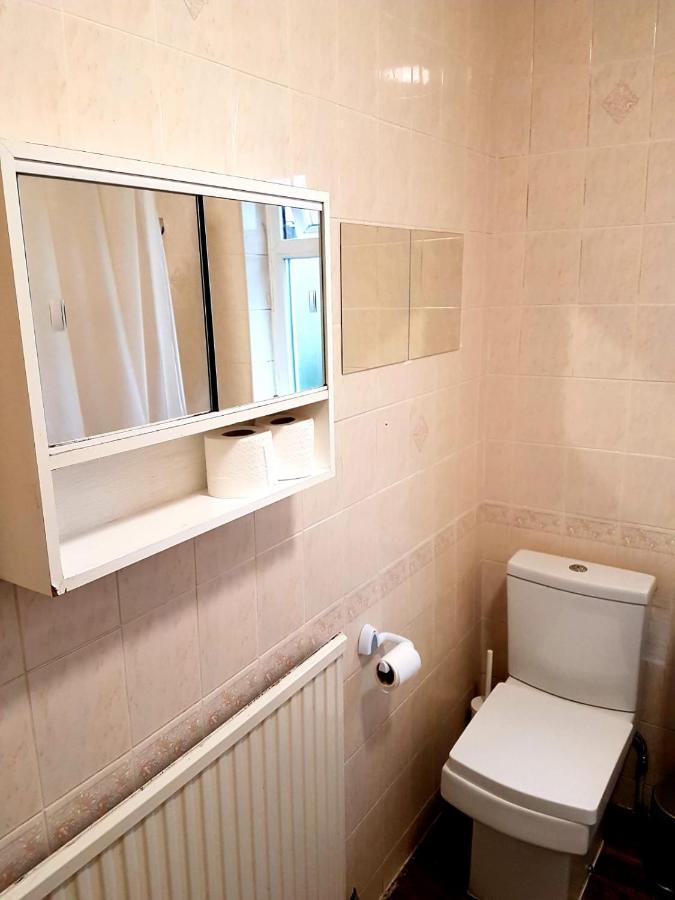 Budget House In Gants Hill Bed & Breakfast Ilford Exterior foto