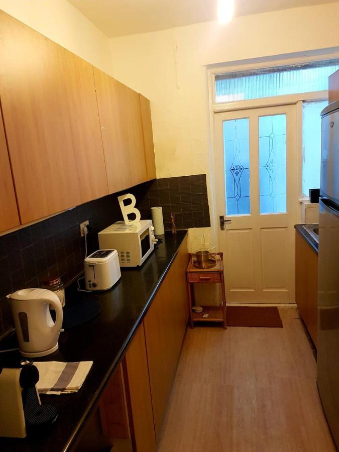 Budget House In Gants Hill Bed & Breakfast Ilford Exterior foto