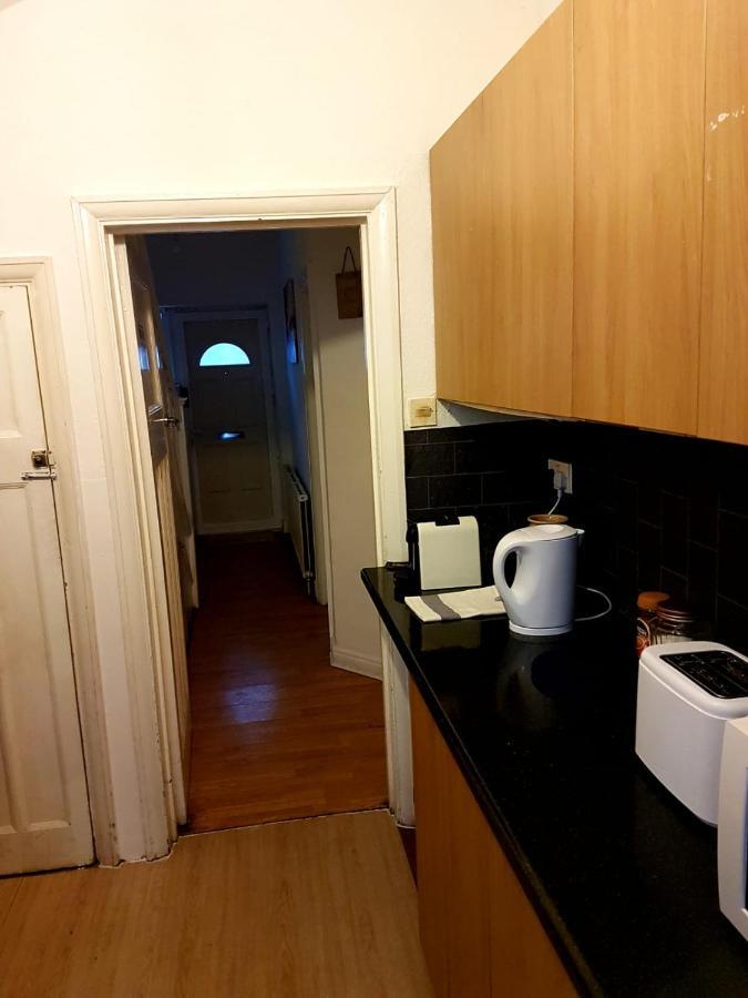 Budget House In Gants Hill Bed & Breakfast Ilford Exterior foto