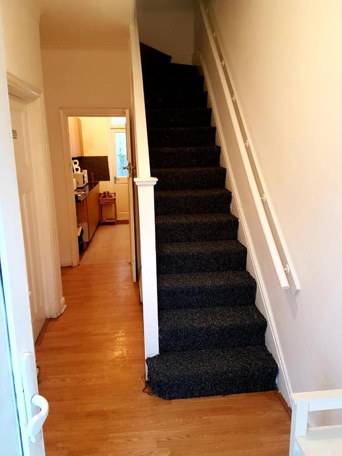 Budget House In Gants Hill Bed & Breakfast Ilford Exterior foto